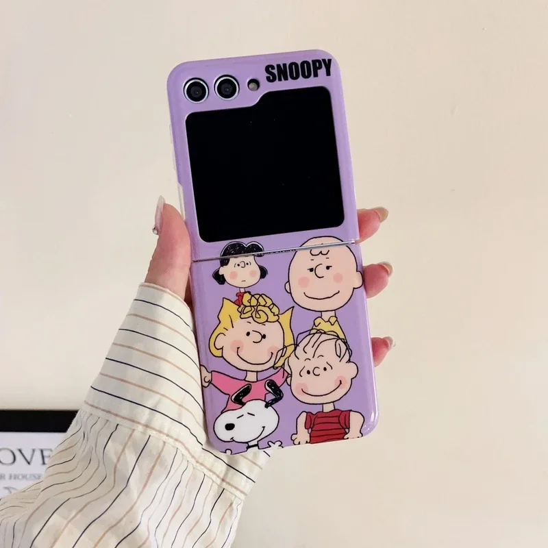 thumbnail image 1 of Bonita funda de teléfono con diseño de Peanuts, Snoopy, Charlie Brown y Anime para Samsung Galaxy Z Flip 3 4 5 5G, carcasa rígida de PC trasera, 1 of 4