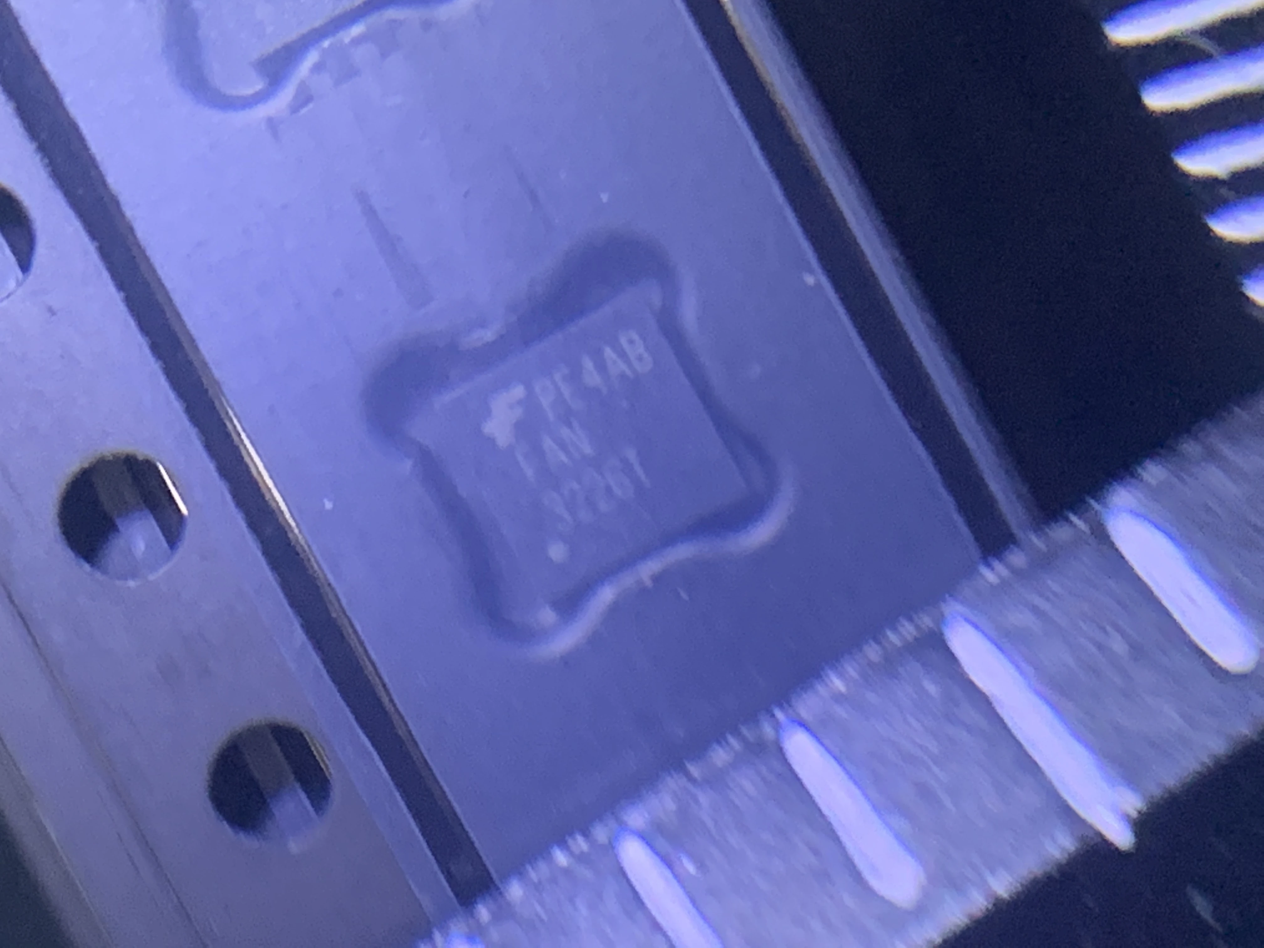 

FAN3226TMPX DFN8 драйвер для ворот Dual 2A высокоскоростные низкобоковые ворота 100% новое оригинальное электронное необработанное устройство IC