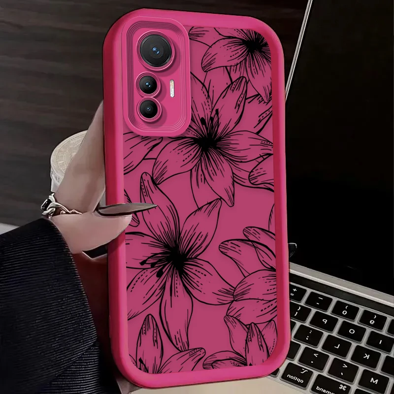 Retro Black Flower Phone Case - Elegant Protective Cover