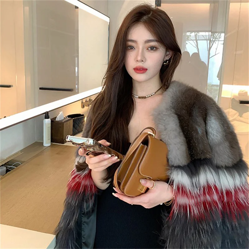 Рисунок 3 - Женское зимнее теплое пальто из лисьего меха