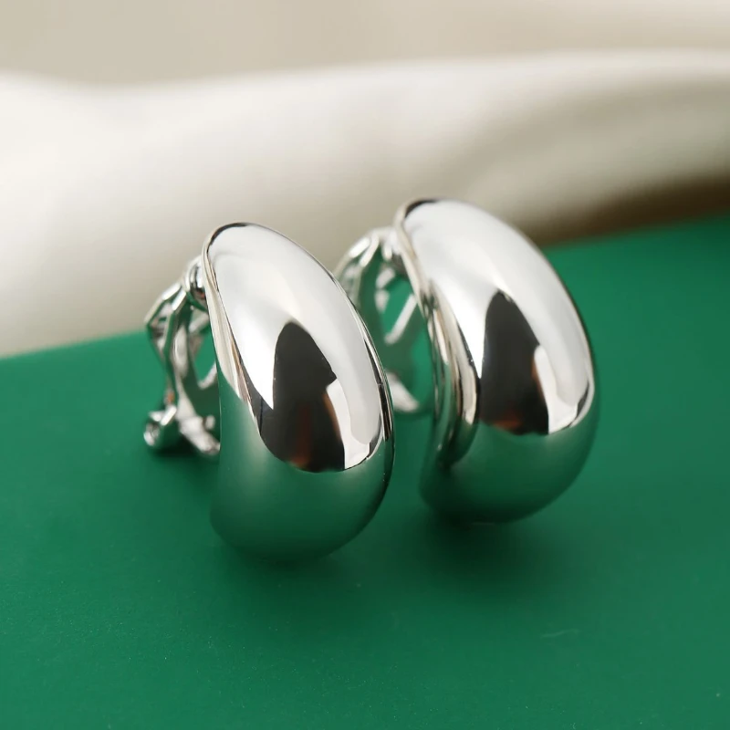 

New earrings French luxury drop-shaped ear clips without pierced ears, high sense, simple and smooth women.