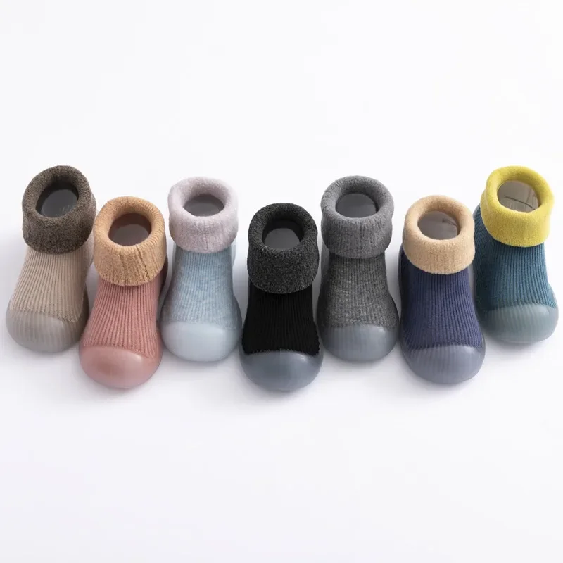 

2023 Winter New Children's Soft Sole Walking Shoes Lamb Hair Snow Socks Shoes Thickened and Warm Baby Floor Shoes