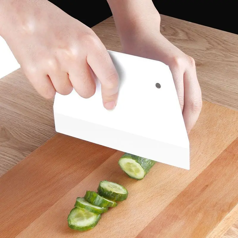 Рисунок 5 - Пластиковый скребок для муки