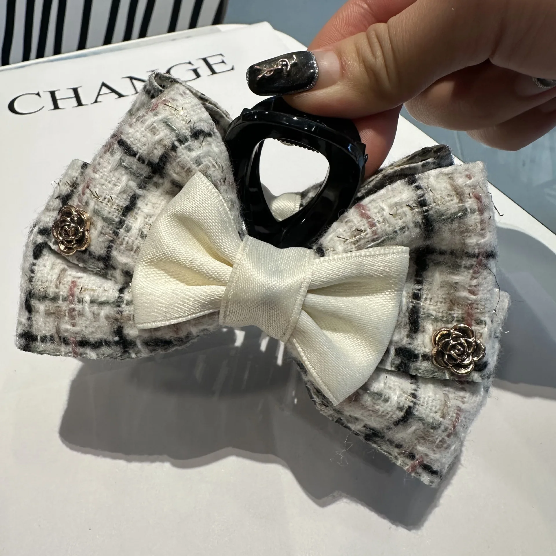 1PcCoarse Tweed Bogen Clip Zarte Metall Dekoration Haar Clip Stabile Haar Kopfschmuck Pendeln Datum Elegante Styling Haar Zubehör – Detail 11
