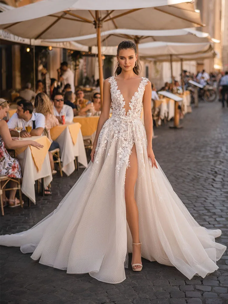 

Boho Wedding Dress Deep V Neck Applique Sleeveless Beach Wedding Gown for Women 2023 Bride A Line Slit Backless Sexy Bridal Gown