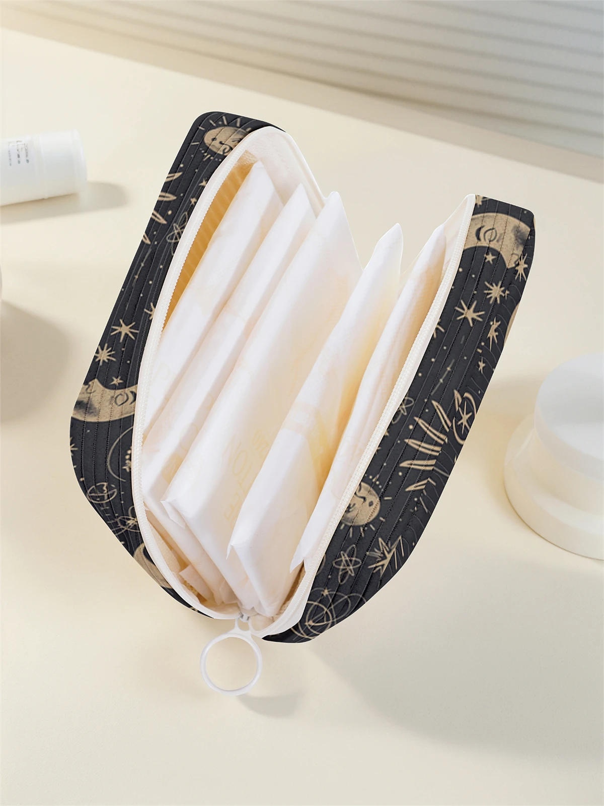 Moon and star pattern printed sanitary napkin storage bag, women's lightweight tissue bag, sanitary tissue bag
