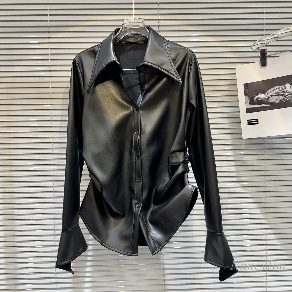 2023 Winter Black Leather Shirt for Women New Street Pleated Side Design Washed Pu Coat Turn Collar Long Sleeve Leather Blusas