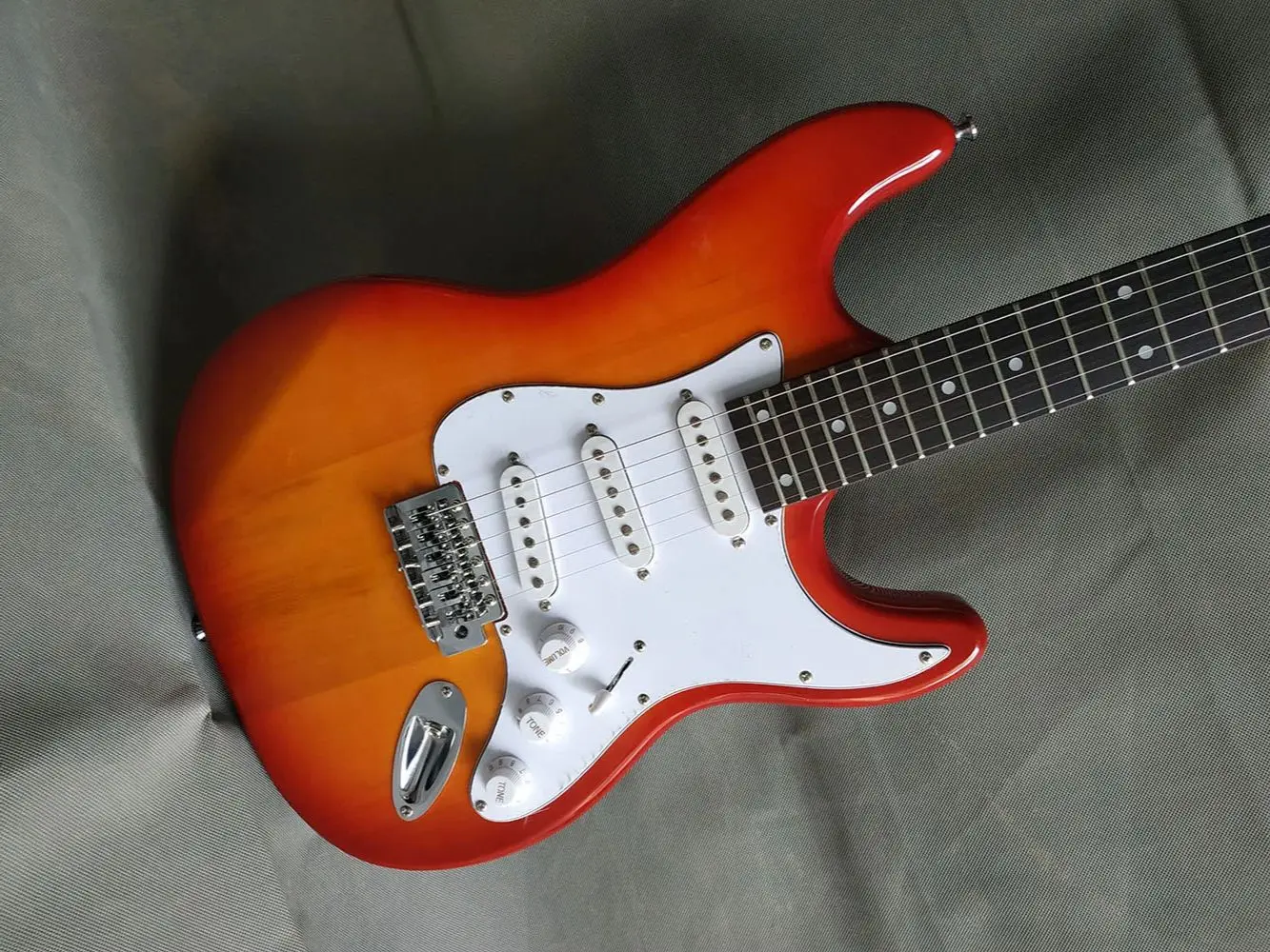 

China Factory ST Guitar Orange 24 Frets Basswood Body Maple Neck Head Electric guitar