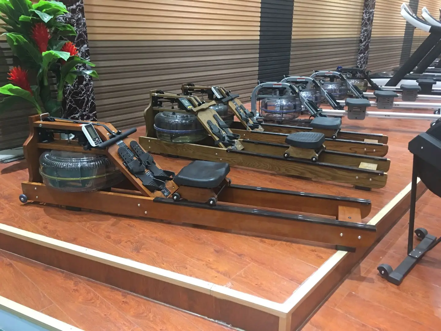 LAND FITNESS Wooden Water Rowing Machine Gym Equipment Rowing Machine Exercise Equipment LDE-09