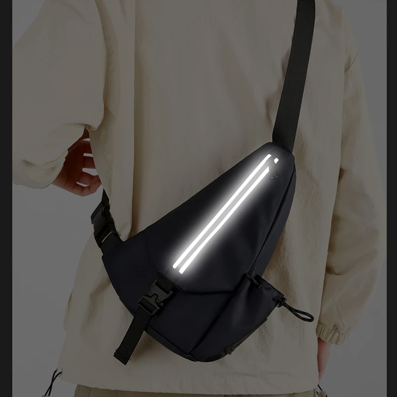 Lightweight chest bag | A multi-functional messenger bag for fitness and outdoor travel, made of durable polyester material and