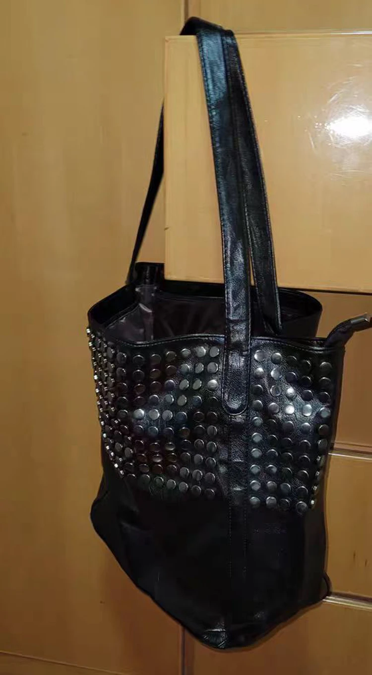 Borsa da viaggio Tote per donna Hobo con tracolla morbida casual da donna di grande capacità di design con rivetti di moda_voghion.com