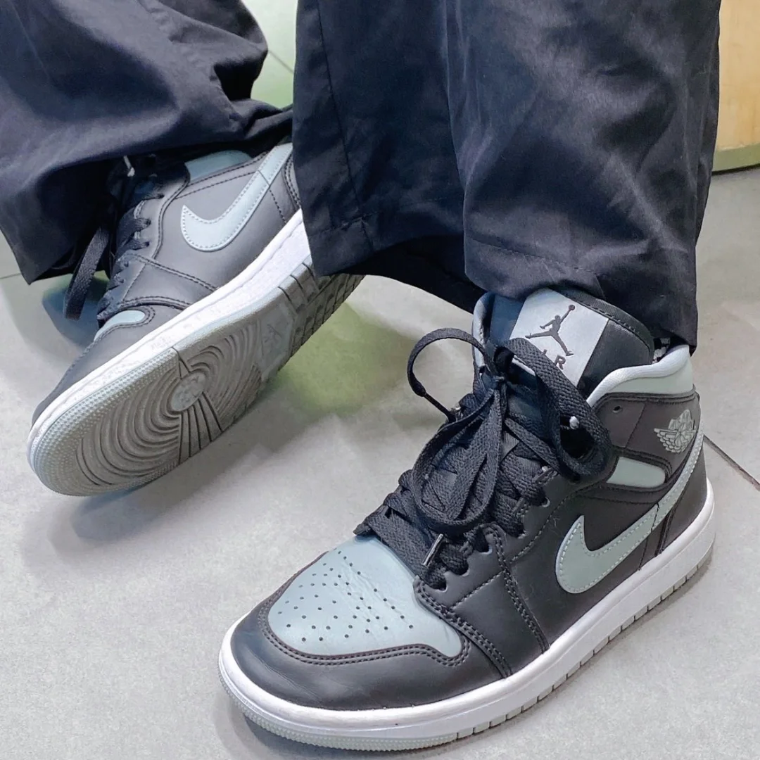 Air Jordan 1 MID Retro Mid-top Basketball Shoes Nike Original Black and Gray Colorway for Men and Women casual sneakers