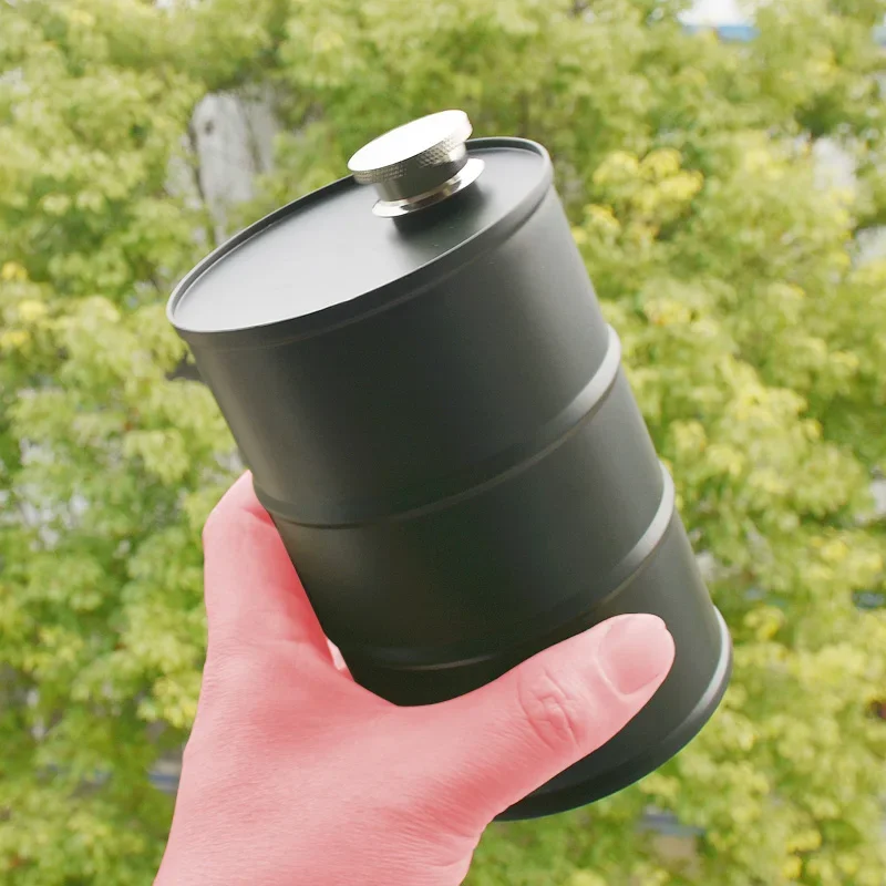 

750ml Gasoline Barrel Jug 304 Stainless Steel Cylindrical Jug Portable Portable Outdoor Personalized Wine Barrel Jug
