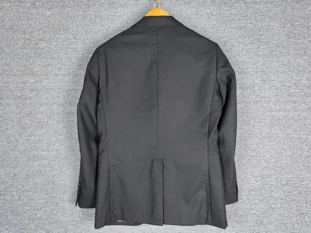 Unleash your style revolution with this trendsetting men's suit jacket 6136