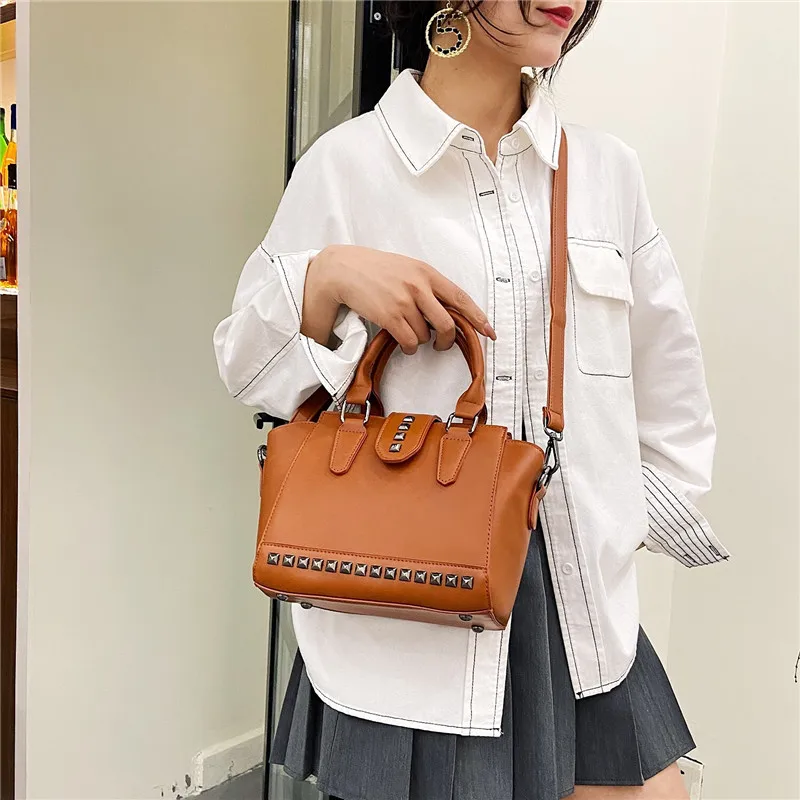 Vintage Rivet Bag 2023 New Women's Shoulder Bag Crossbody Bag Metal Base Smiling Face Bag Large Capacity Handbag Shell Bag