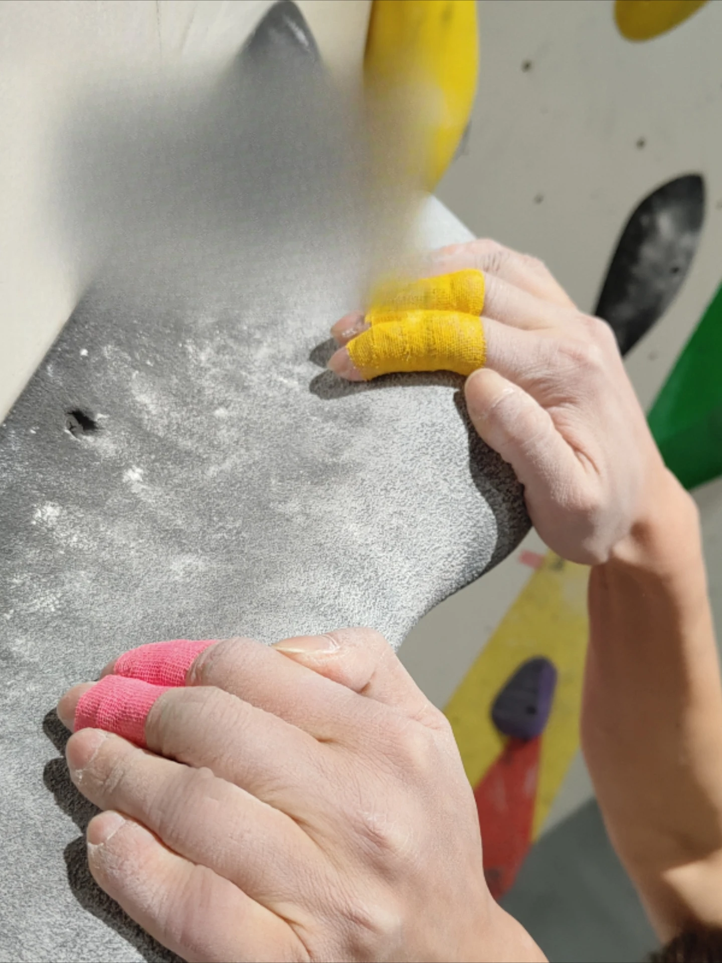 등산용 손가락 테이프. 통기성 있는 자가 접착 거즈 테이프는 물집, 찢김 및 마찰로부터 손을 보호합니다. 훈련에 적합합니다.