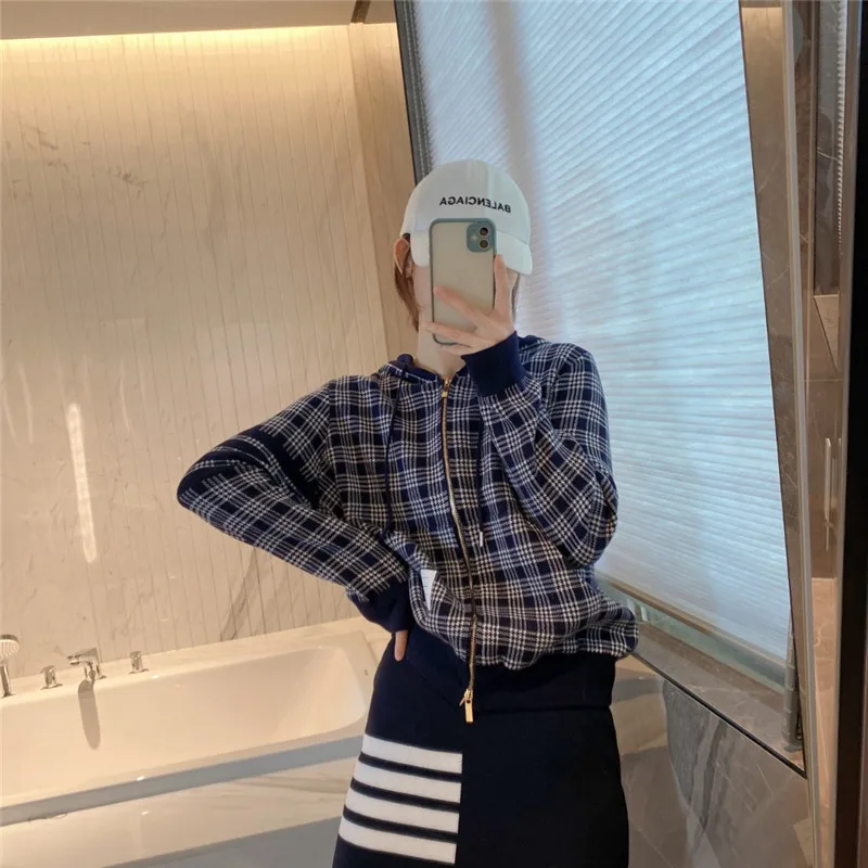 

Осенне-зимний вязаный жаккардовый свитер в студенческом стиле с четырьмя полосками на молнии 22 ТБ, повседневное пальто с капюшоном, Свободный Топ