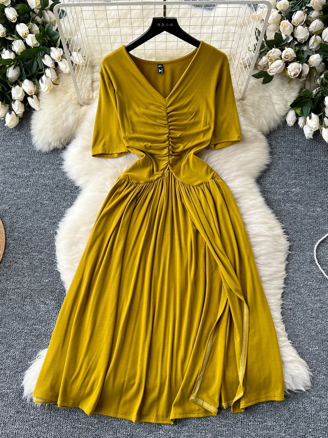 

Женское однотонное платье Foamlina, с V-образным вырезом и коротким рукавом, с рюшами спереди, с завышенной талией, ТРАПЕЦИЕВИДНОЕ миди-платье до середины икры, Повседневное платье, лето 2024