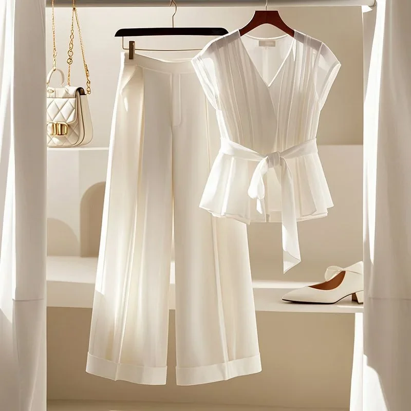 بلوزة بيضاء عصرية على الطراز الفرنسي للصيف مع سراو...