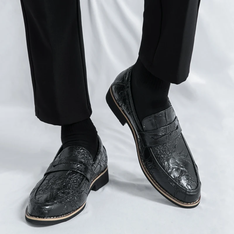 Black casual men's loafers Fashion designer's New style Office Leisure Business Party Adult nightclub shoes Plus Size 38-46