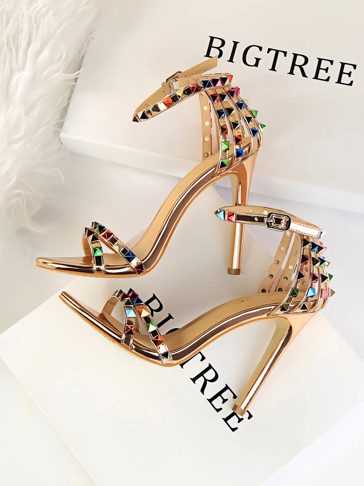 

European and American Roman style banquet women's shoes with super high heels hollow spell color rhinestone rivet sandals.