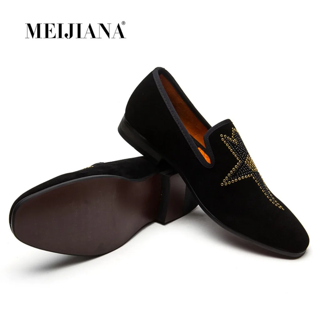 

Fashion Rivet Punk Style Men Loafers Casual Velvet Luxury Brand Formal Mens Party shoes Moccasins Breathable Male Driving shoes