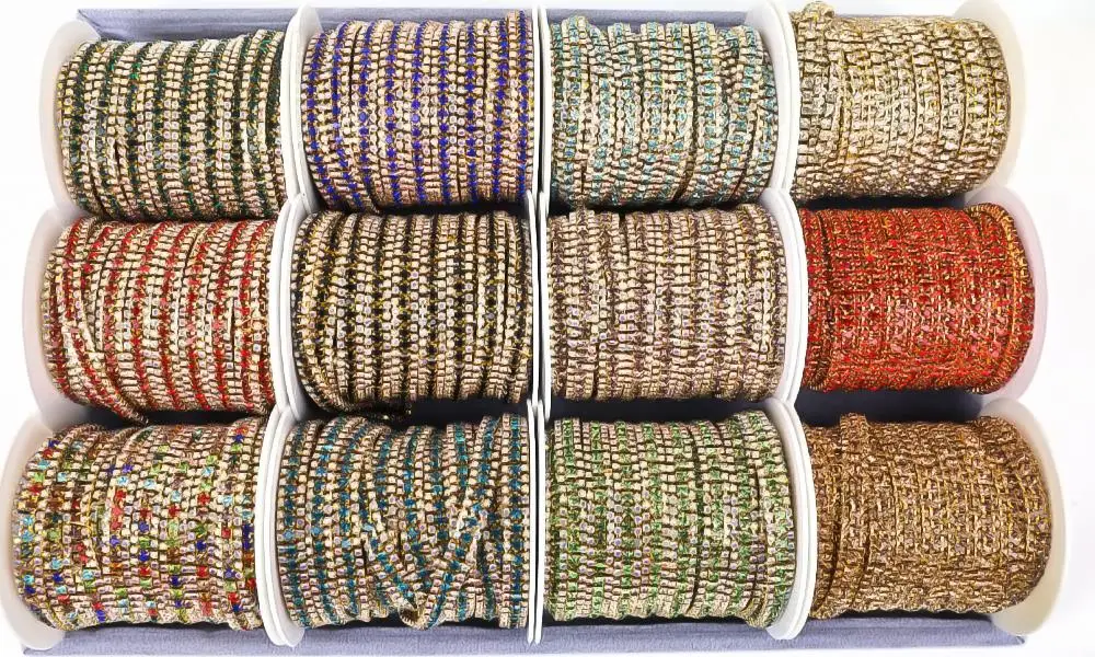 1 Yard 3 Reihen Splitterklaue Goldbasis auf Strass-Cup-Kette zum Aufnähen von Steinen, zum Aufkleben, geschlossene Ketten, Glitzerbesatz für Kleidungsstücke – Detail 1