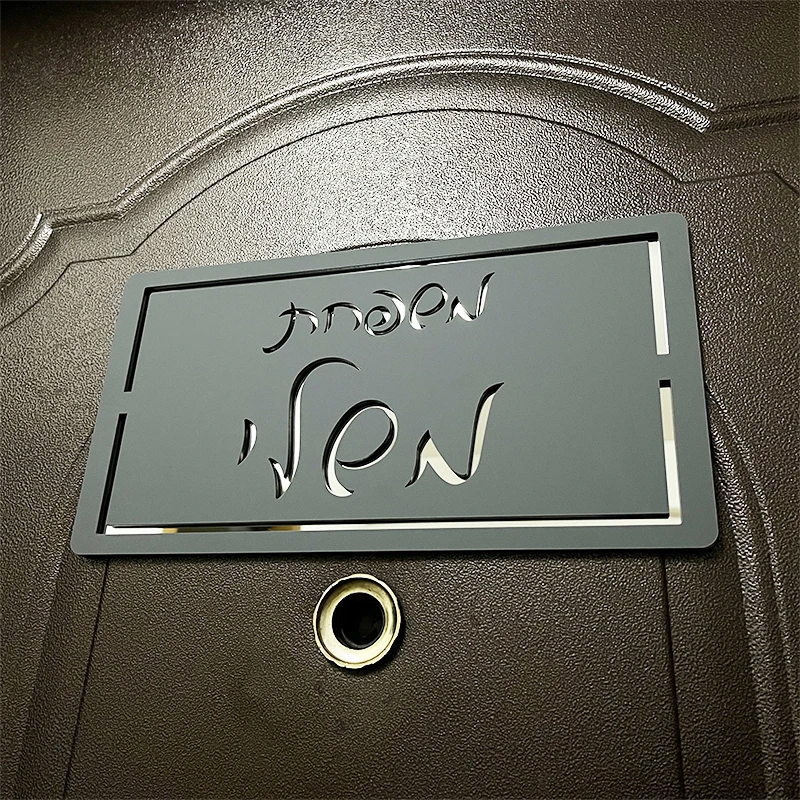 grey silver house plaques presentes 01