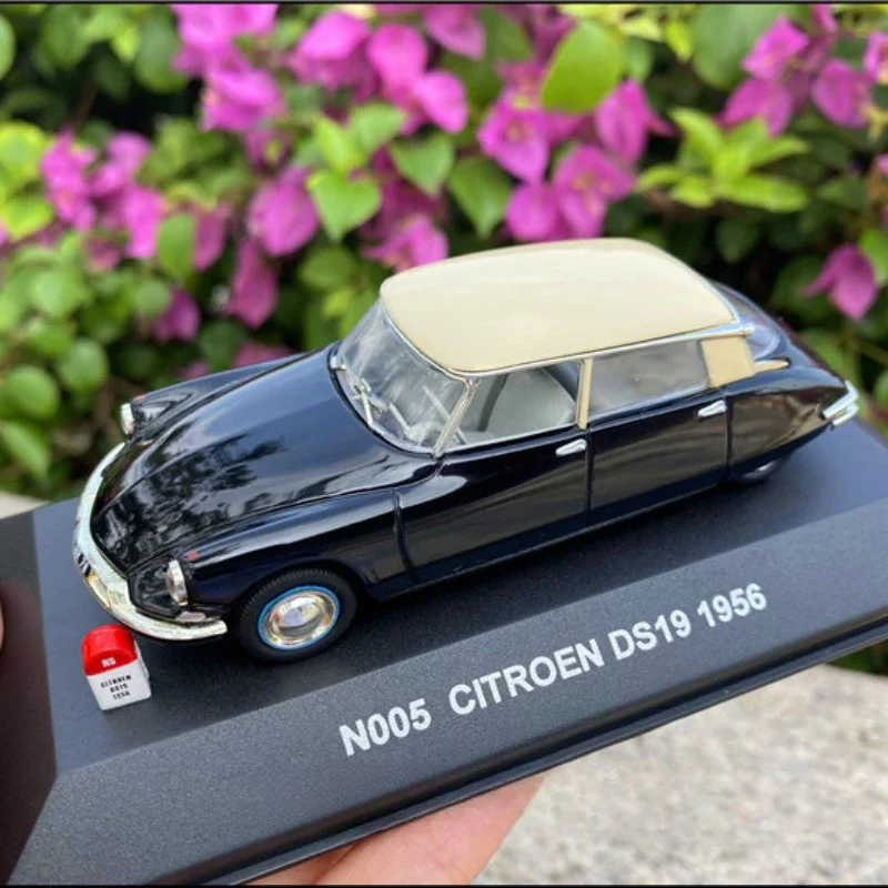 Citroën DS 19 Berline 1956 weiss / schwarz 1:24 von Hachette | Kaufen