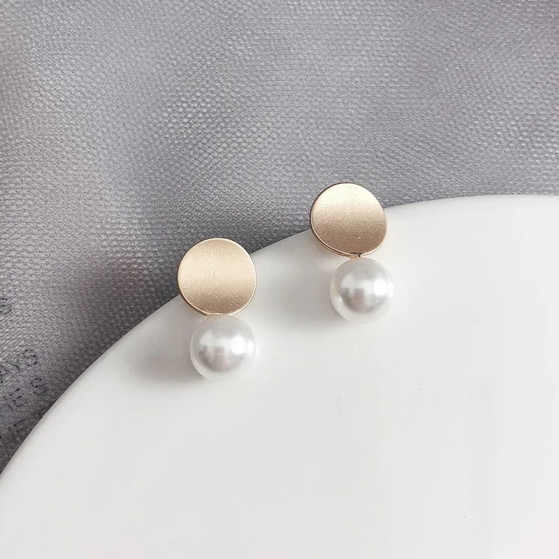 Minimalist Simple Small Round Pearls Earrings Ears Clip White simulation Pearls Clip on Earrings No Piercing For Women Lady ear clip earrings clip earrings ear clip