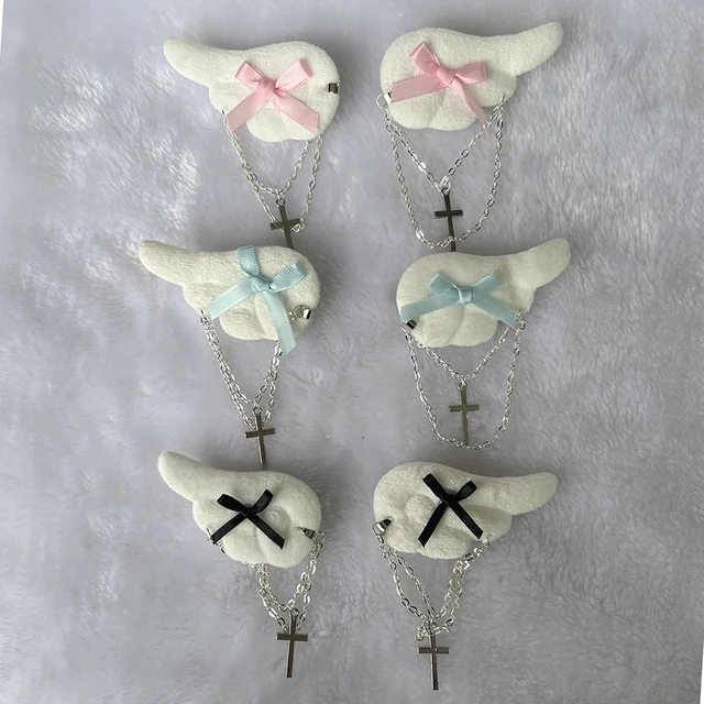 로리타 스타일을 완성하는 귀여움과 고스적 매력이 어우러진 깜찍한 머리 장식