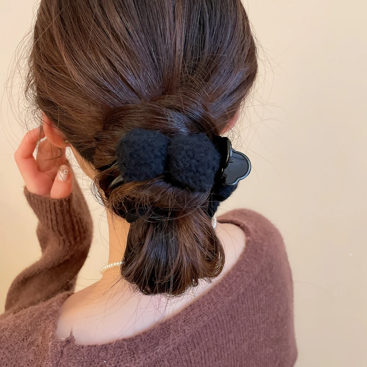 4 farben Stricktig Bowknot Haar Klaue für Frauen frauen Hochsteckfrisur Acryl Haar Clips Herbst Winter Brötchen Maker Haar Zubehör heißer Verkauf – Detail 11