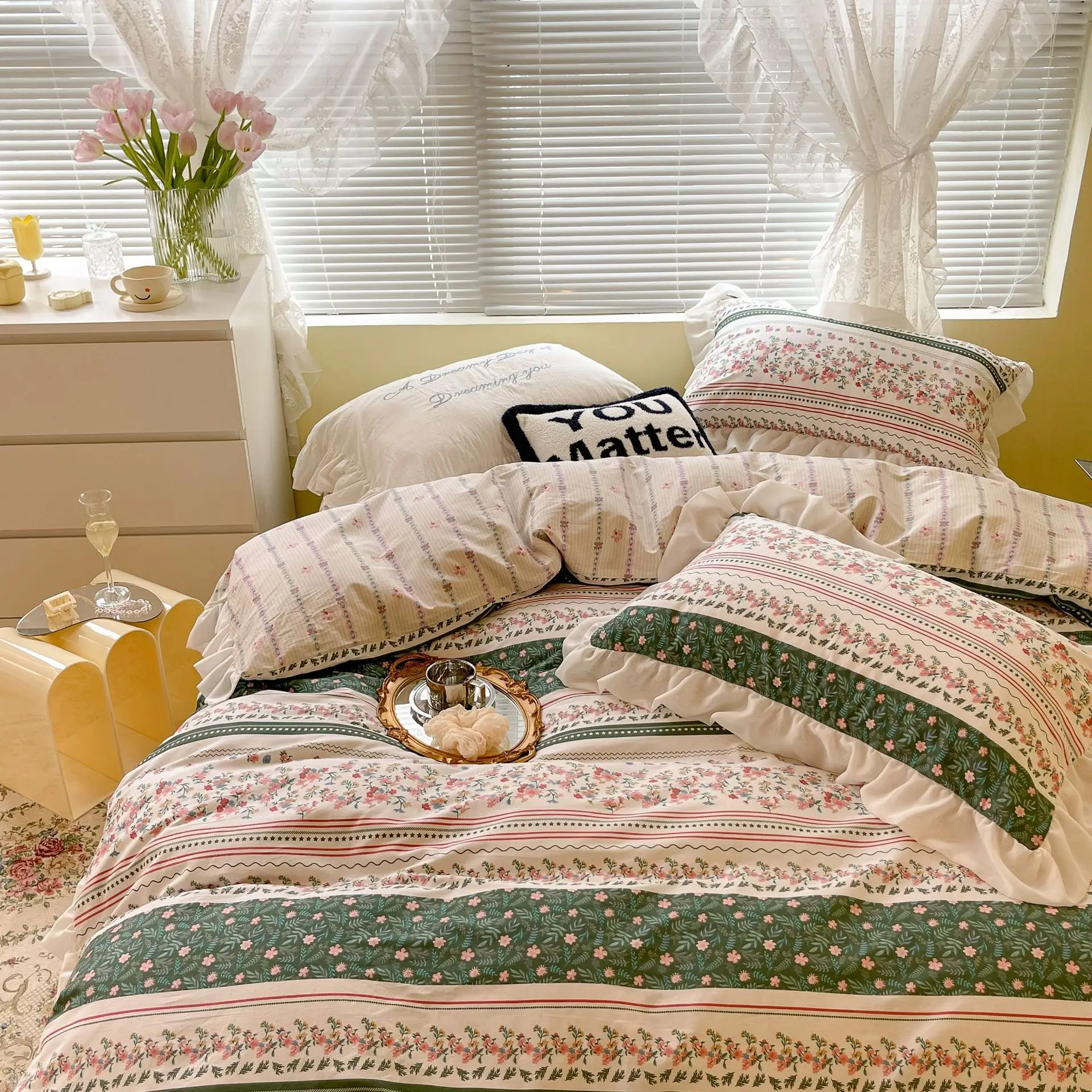 ����ġ ���� ���̽� �ν�Ÿ�׷� ħ��, �ҳ� �� ���, ���Ÿ� ��ư, �ܿ� ħ�� 4 �� ��Ʈ