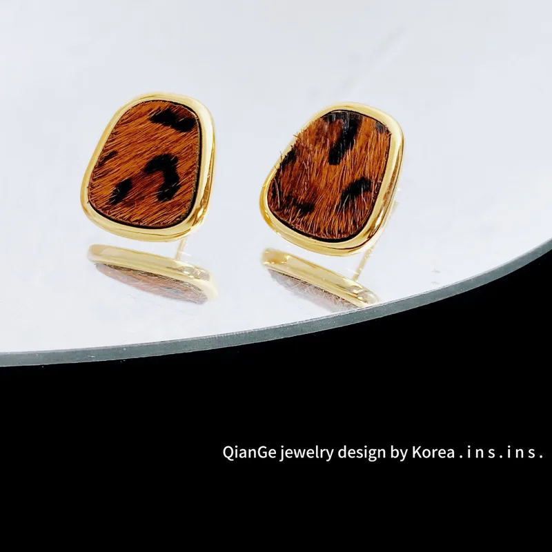 Selected Christmas Gifts Retro Trapezoidal Geometric Horsehair Leopard Print Earrings Women's Simple And Personalized Earrings Dating Gifts
_voghion.com