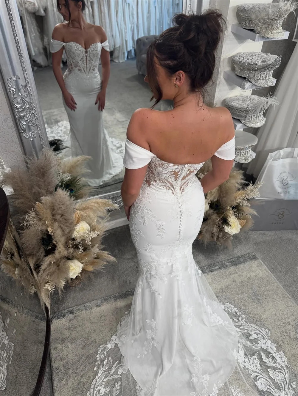 Customized Lace Applique Mermaid Wedding Dress Sheer Bustier Satin Bridal Dress Slim Fit Elegant Bridal Gown for Bride