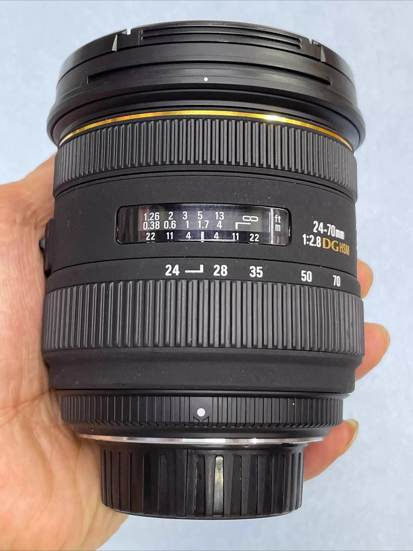 시그마 24-70mm F2.8 IF EX DG HSM 렌즈 (캐논 EF 마운트용 풀프레임 DSLR 렌즈) 95% 새 상품