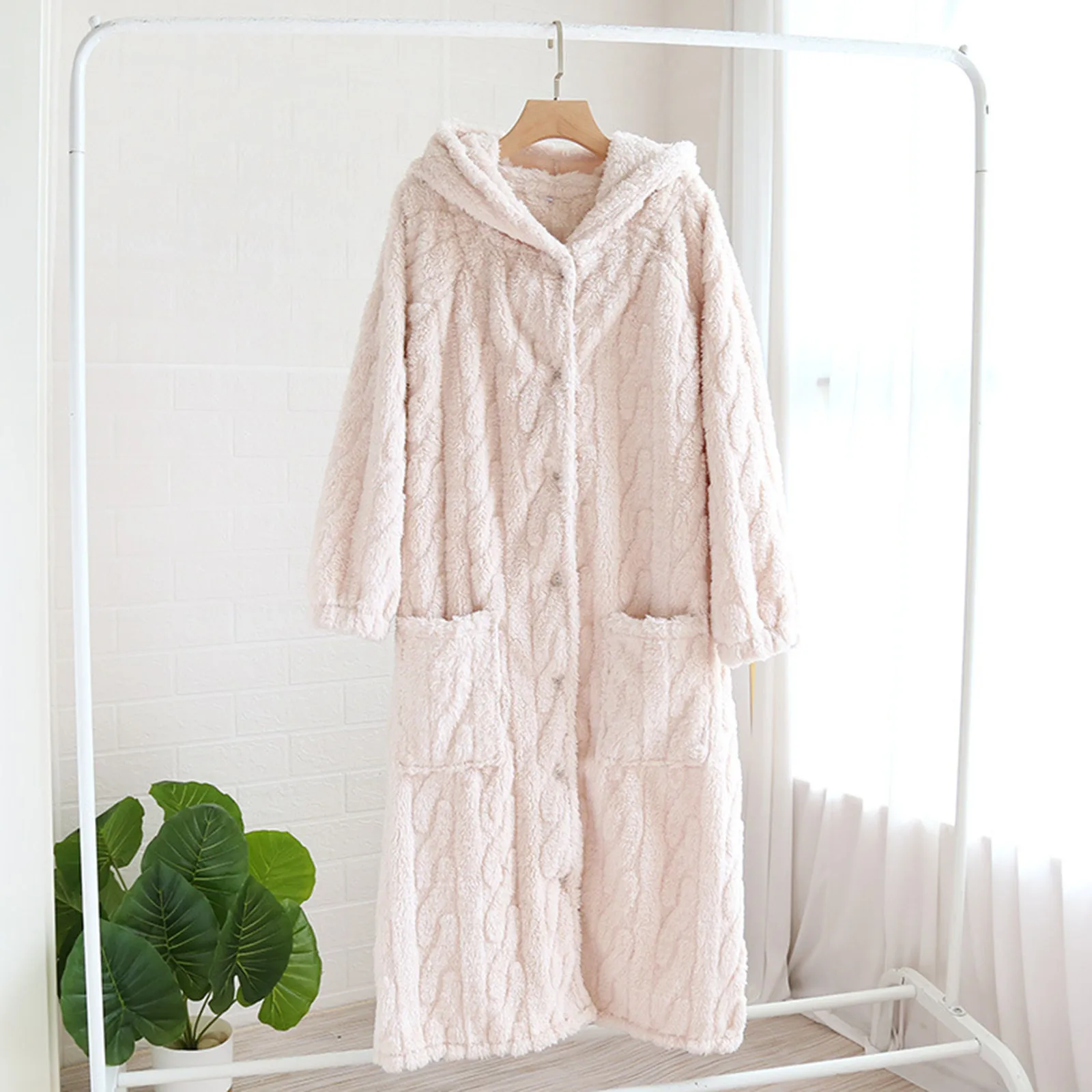 

Women's Loose Hooded Robe With Thick h Long Autumn/Winter Coral Fleece Bathrobe With Big Pockets And Long Sleeves
