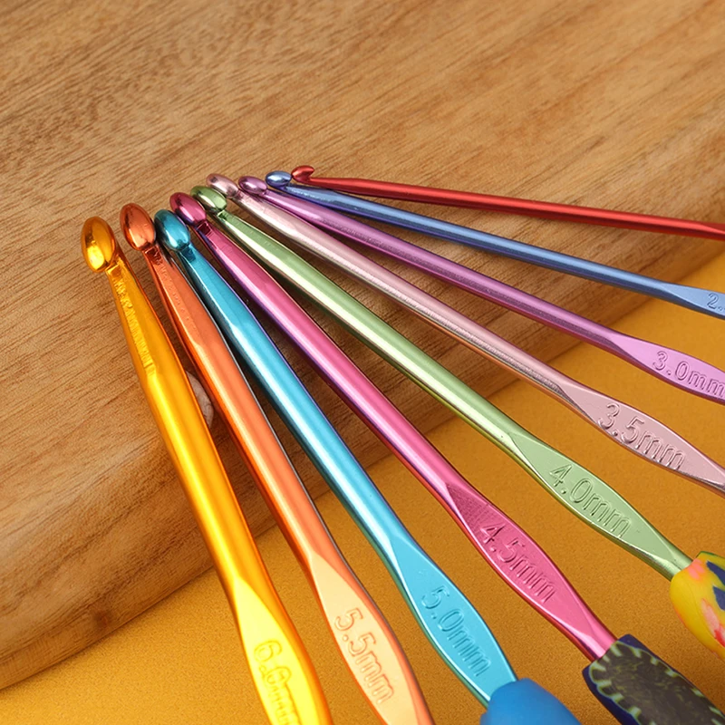 Set di 14 pezzi di uncinetti in allumina colorati da 2,0 a 10,0