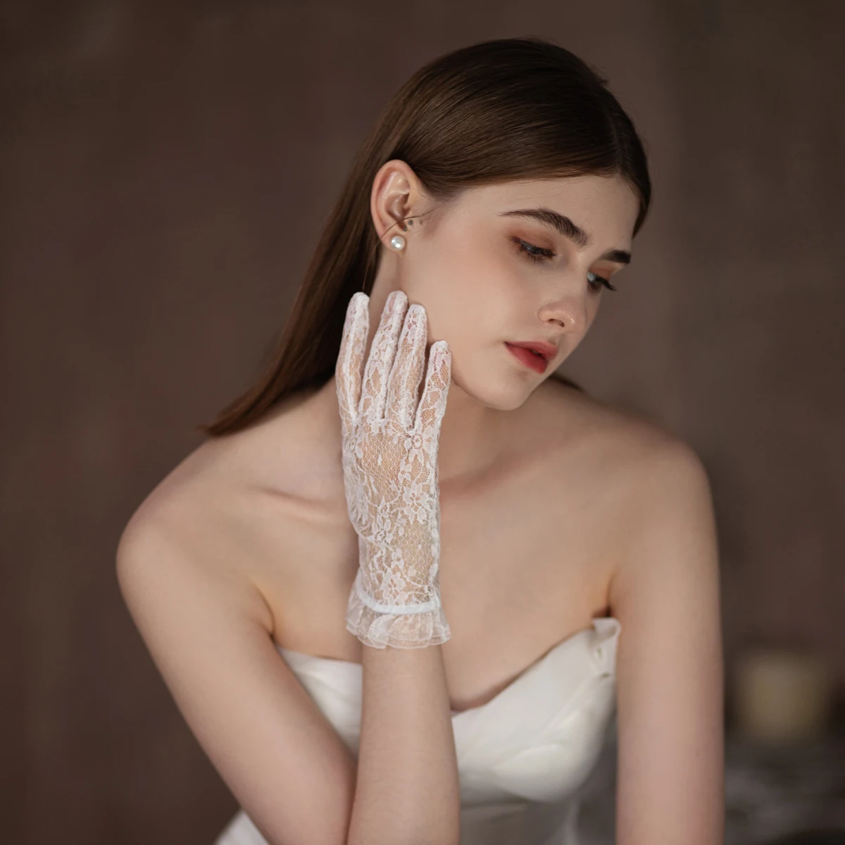 WG093 Vintage Wedding Bridal Gloves Lace Ruffled Edge White Short Wrist Bride Bridesmaid Handschuh Pageant Prom Handmade Gloves Lace Gloves Wedding Dress Gloves