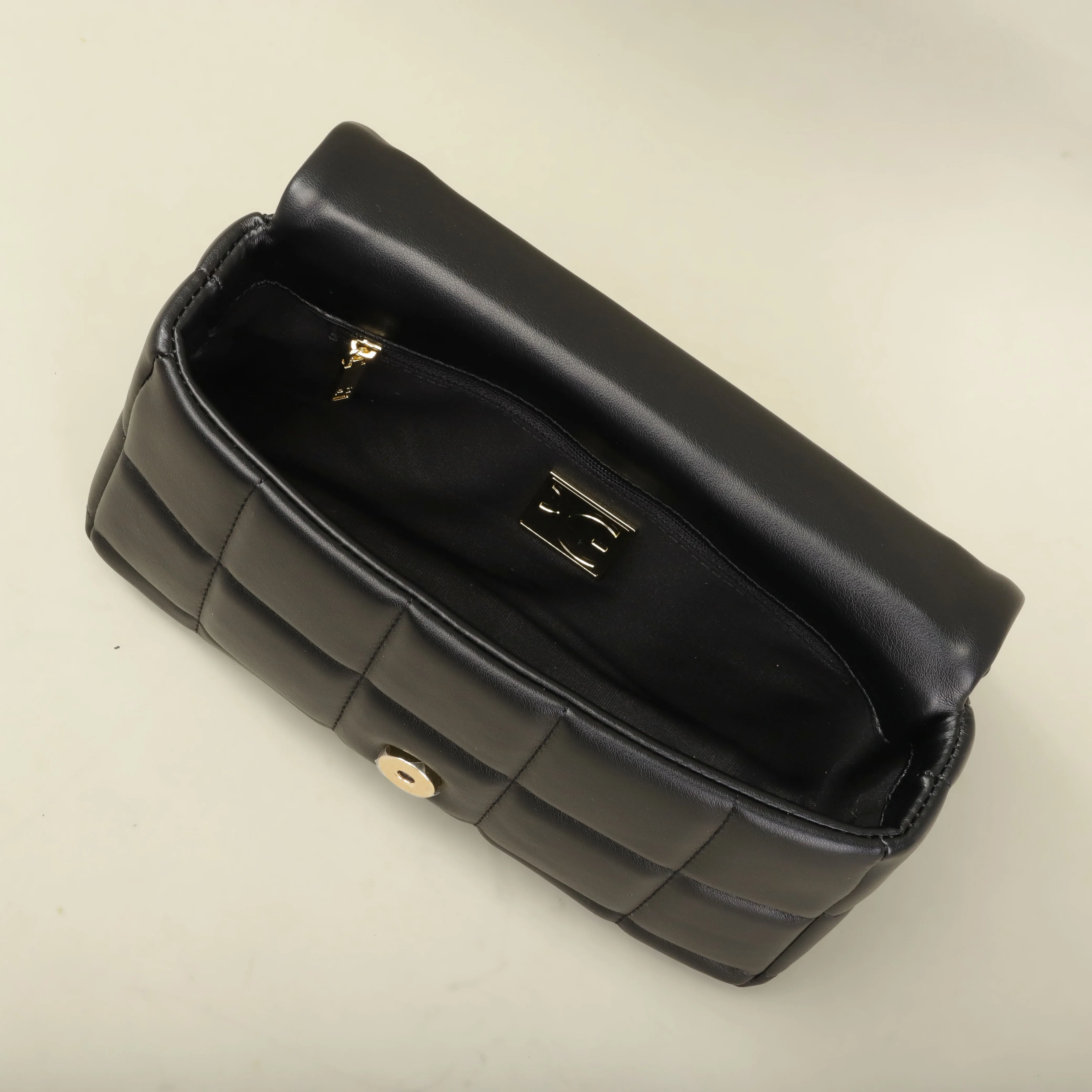 حقيبة كروس عصرية من PG للنساء، حقيبة كلاسيكية محمو...