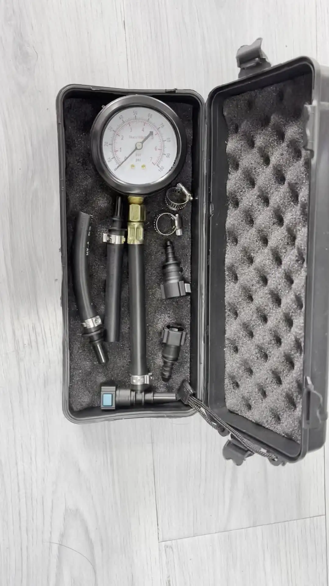 Kraftstoffdruckmesser Set 0-100 PSI - Mit 6 Adaptern Für Auto & Motorrad