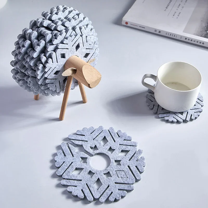 Elk Shape Drink Coasters Cup Pads Insulated Round Felt Cup Mats Creative Home Office Table Decoration Art Crafts Christmas Gift