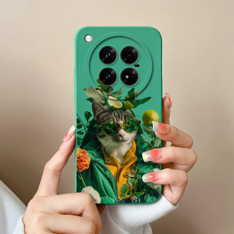 Cute Astronaut Antifouling Drop-Resistant Soft Back Cover