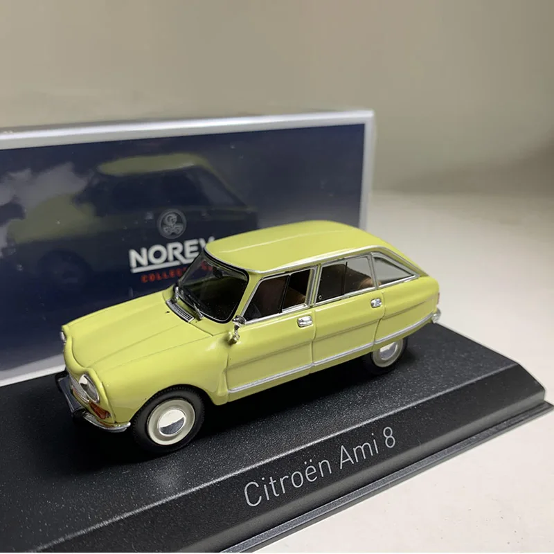 

1:43 Scale Citroen AMI8 Vintage Alloy Car Model Ornaments