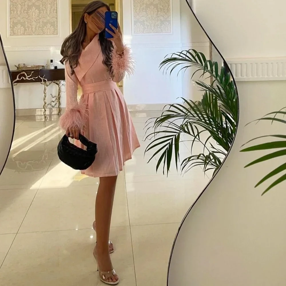 

Romantic Pink V-Neck Knee-Length Evening Dresses Saudi Arabia A-Line Feathers Vintage Wedding Guest Elegant Formal Party Gowns