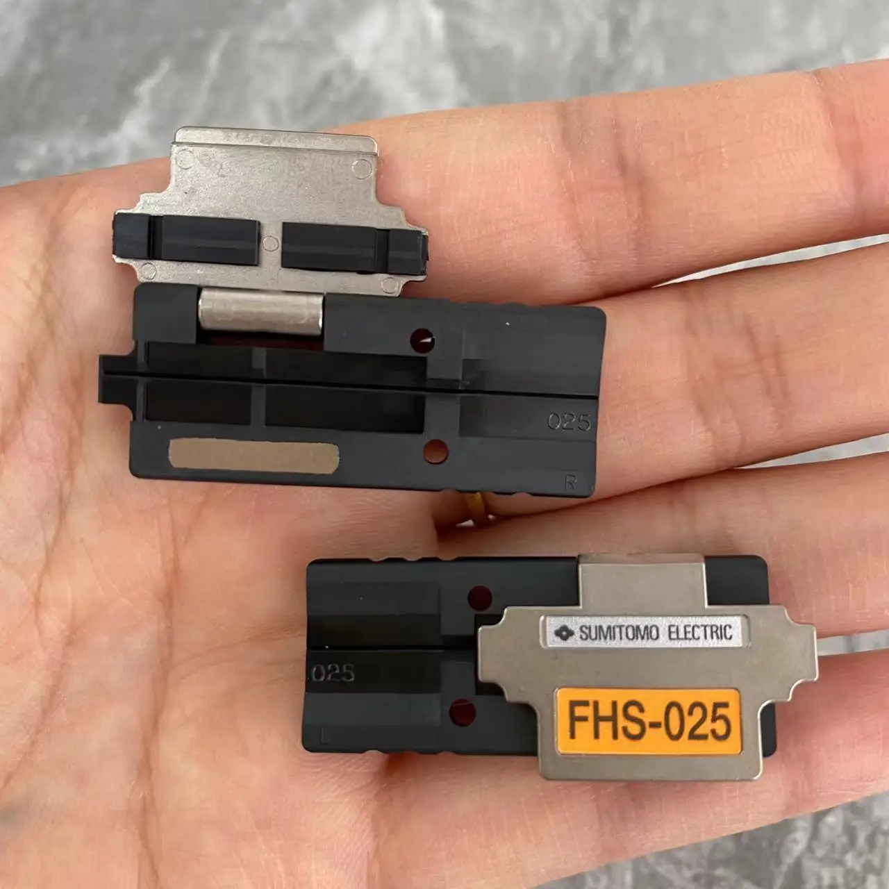 1Pair FHS-025 Original Sumitomo T-71M T-81M T-66 Ribbon Fiber Fusion Splicer Single Core Fiber Bracket Fiber Holder FHS-025