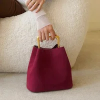Sac à main de luxe pour femme en velours, élégant, pour mariage et soirée, pochette à bandoulière, sac à main à poignée métallique tendance, nouvelle collection printemps-été 2