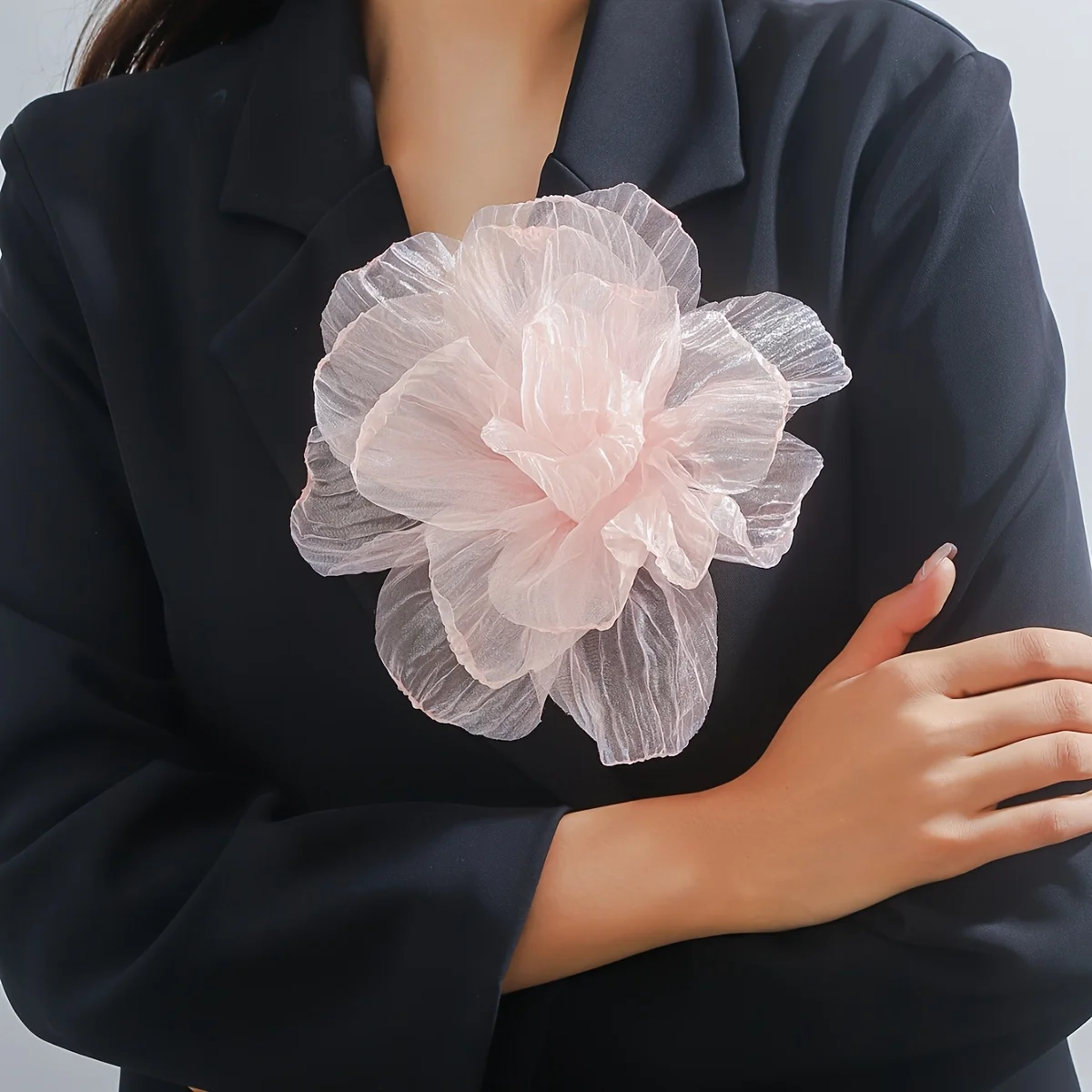 Stylish and Elegant Handmade Lace Flower Brooch, Vintage French Style, Suitable for Women's Everyday Wear, The Perfect Gift