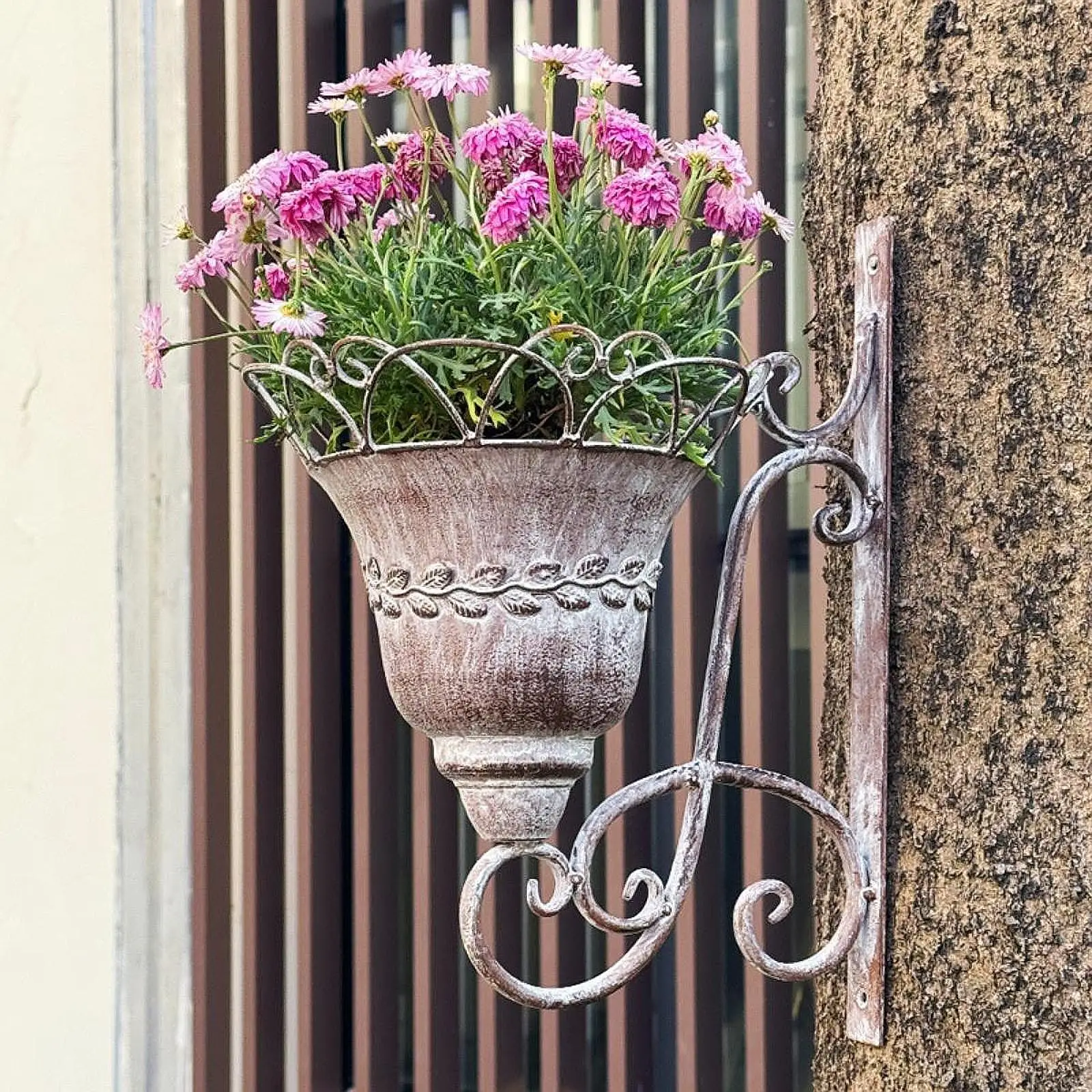 Vintage Wall-Mounted Iron Flower Pot Planter 4