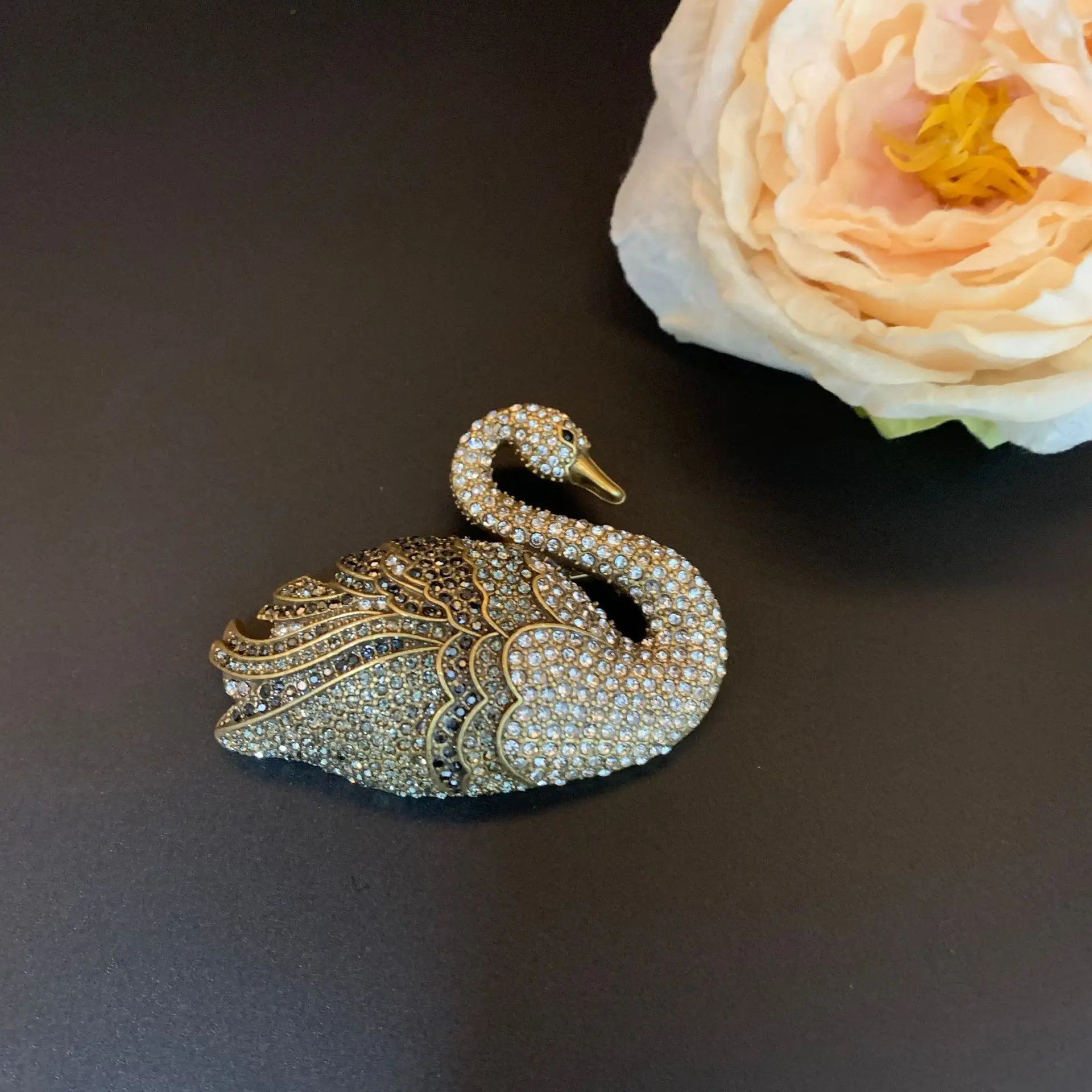 Personalized palace style swan brooch